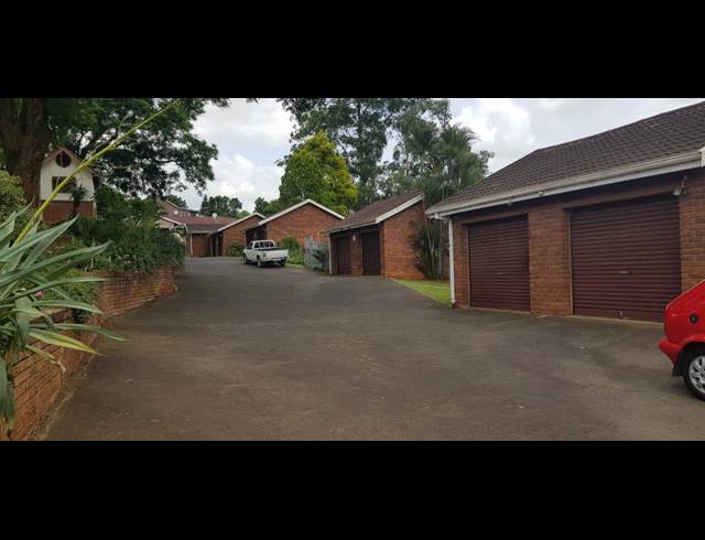 2 BEDROOM TOWNHOUSE TO LET IN PRESTBURY